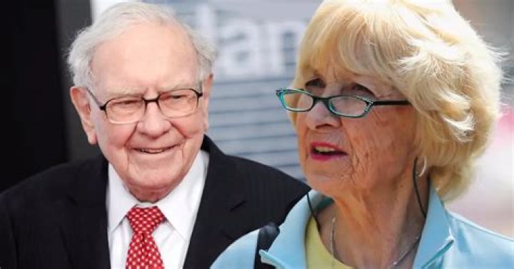 A Look At The Life of Susan Buffet – Warren Buffet’s First Wife and How She Died