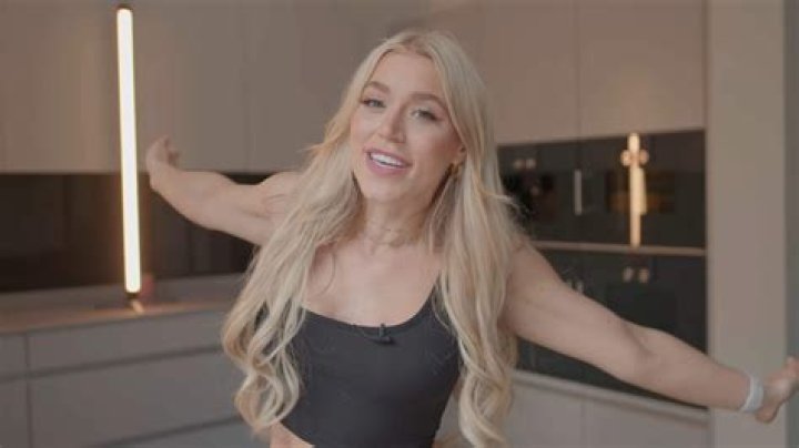 Elle Brooke Net Worth: How Rich Is the Porn Star in 2022?