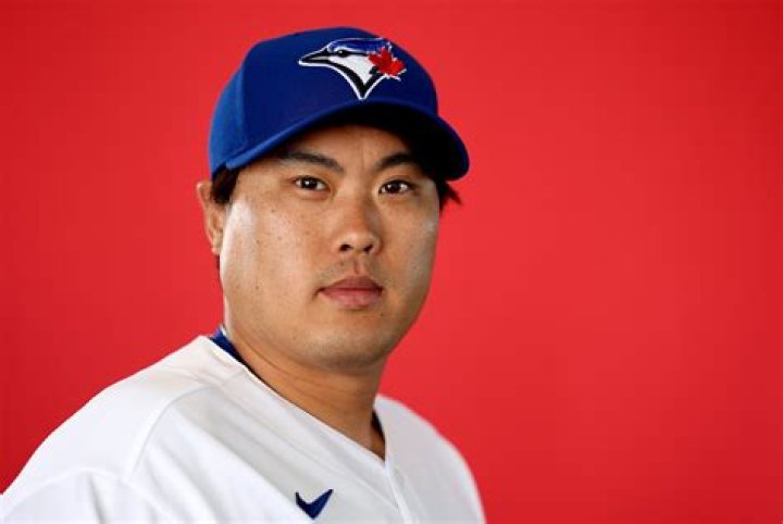 Hyun-jin Ryu Age, Wiki, Biography, Wife, Children, Salary, Net Worth, Parents