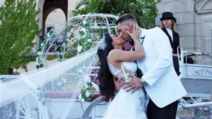 Lexi Martone Unpolished Age Wiki, Biography Boyfriend Wedding and Nail Cost