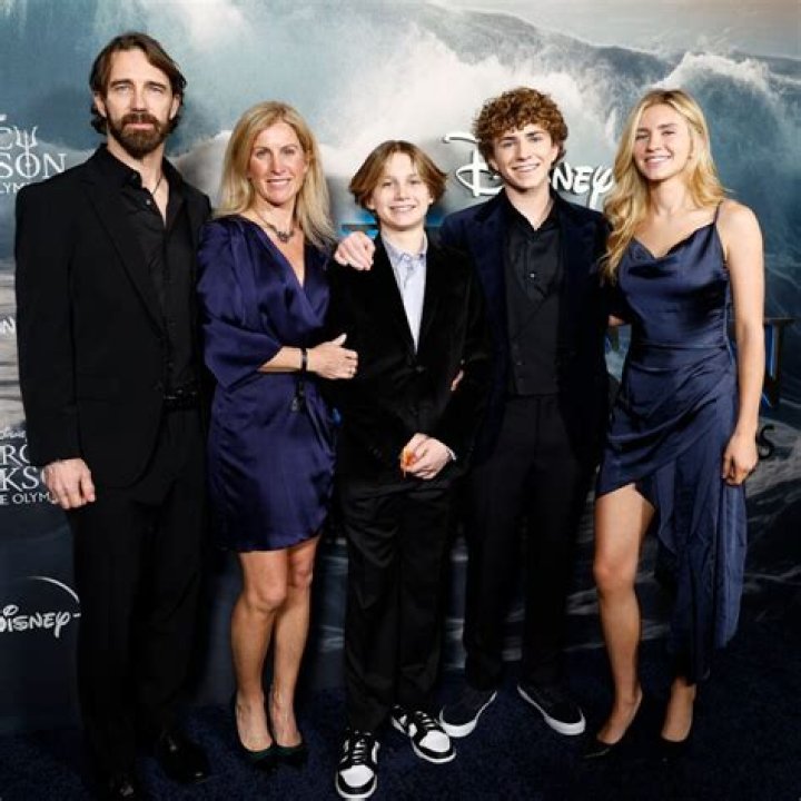 Oakes Fegley Bio, Age, Height, Parents, Girlfriend, Pete’s Dragon, Net Worth, Movies and TV Shows