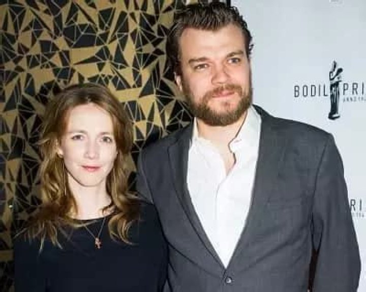 Pilou Asbæk: Wife, net worth, tattoos, smoking & body facts