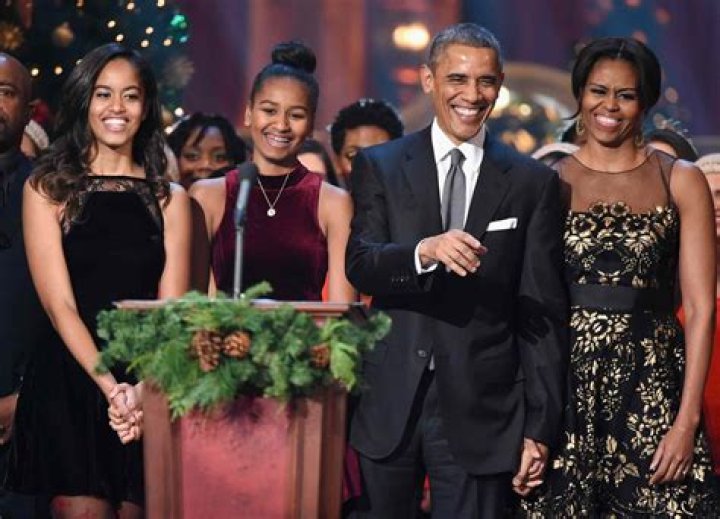 Sasha Obama – Bio, Facts, Wiki, Net Worth, Age, Height, Family, Affair, Ethnicity, Nationality, Malia, Obama Daughters, College, Boyfriend, Prom Date