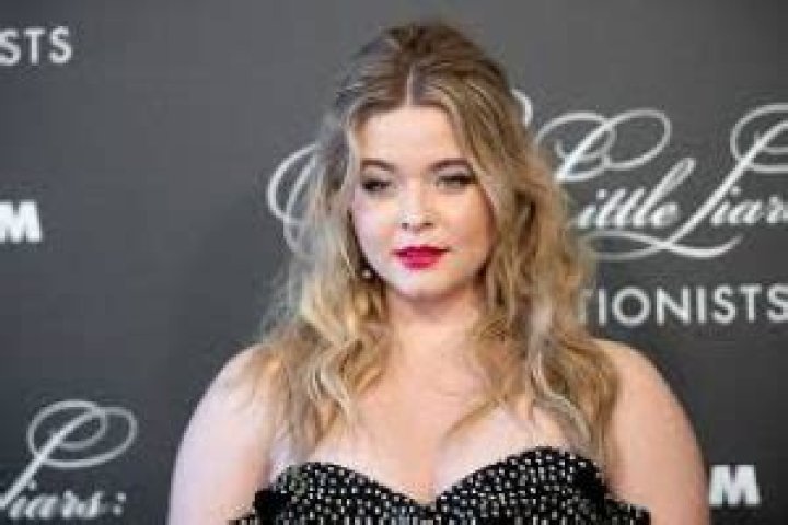 Sasha Pieterse Biography, Age, Boyfriend, Songs & Net Worth
