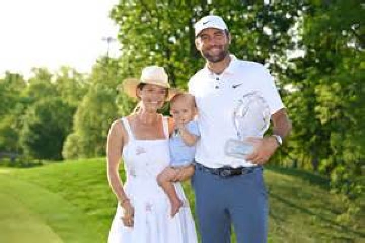 Tony Finau Biography, Age, Height, Family, Education, PGA, Wife, Net Worth, Swing and World Ranking